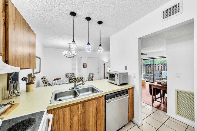 Photo - 3402 Gardens E Dr Unit 14a