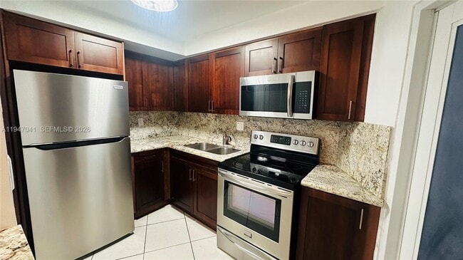 Building Photo - 1701 NE Miami Gardens Dr Unit 115