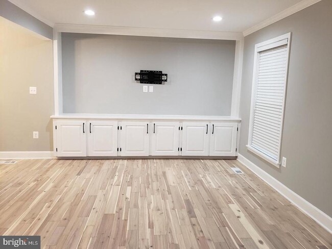 Building Photo - 2510 S Walter Reed Dr