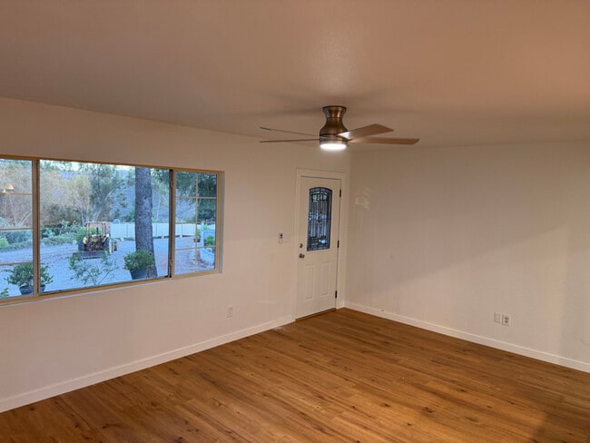 Building Photo - 1373 Real Way Ln
