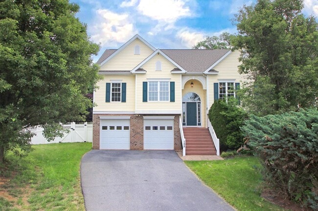 Building Photo - 155 Chelsea Cir
