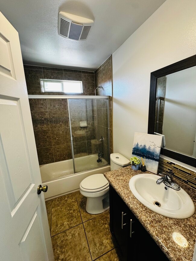 Photo - 238 W 46th St
