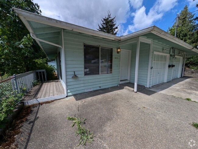 Building Photo - Two Bedroom Duplex in the Heart of Bremert... Rental