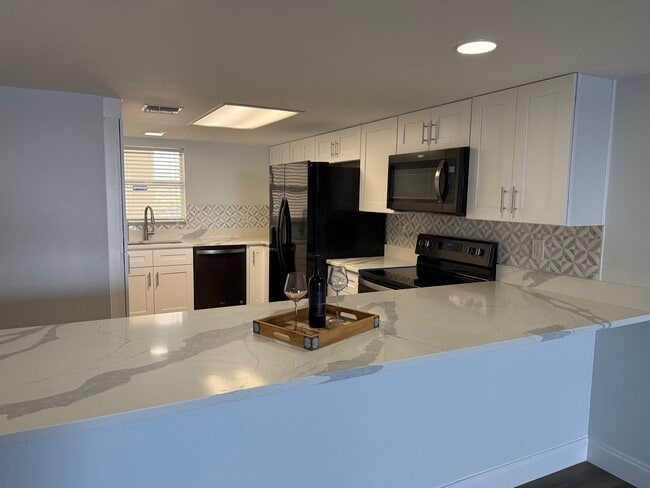 Building Photo - 3131 S Ridgewood Ave Unit River Club