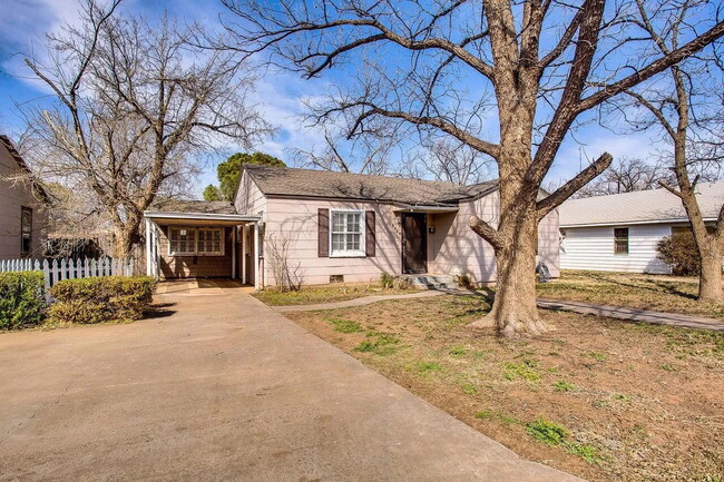 Photo - Lovely 3-Bedroom Home with 2 Bathrooms in Lubbock – 1,256 Sq. Ft. of Comfort!