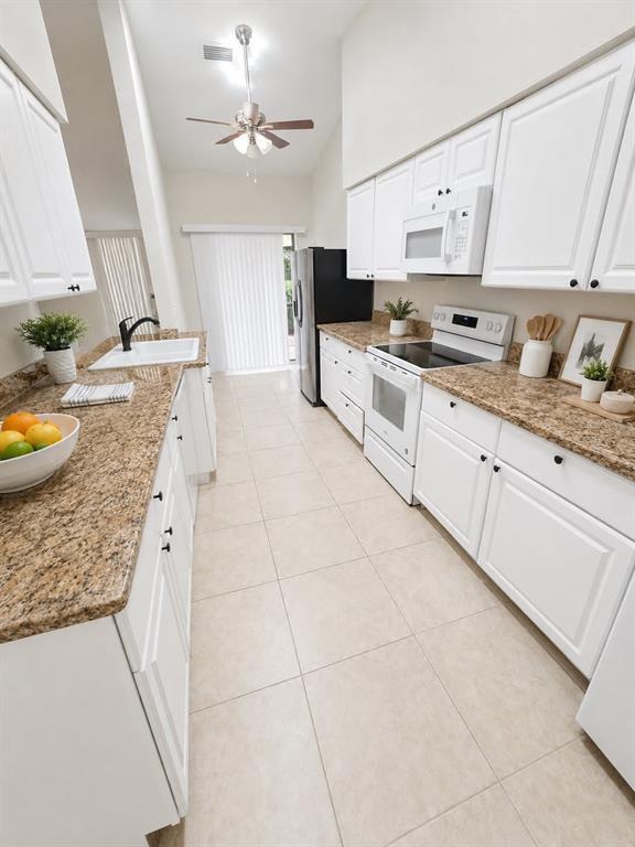 1203 Saxony Cir Unit B