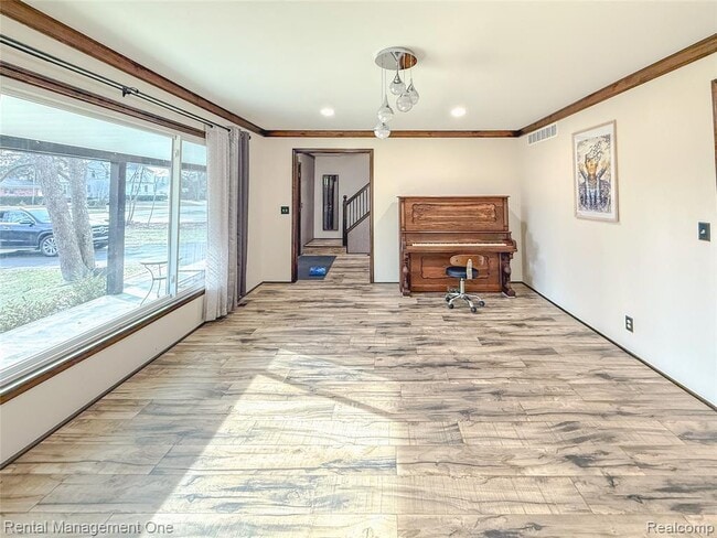 Photo - 174 Lange Ave