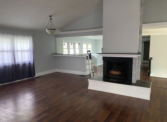 Photo - Newly renovated 5 Bedroom!