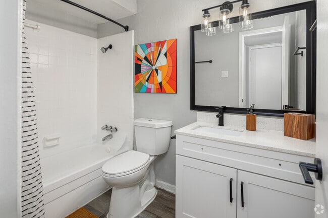 1 habitación, 1 baño, 618 pies cuadrados, baño - 19Twenty Apartments