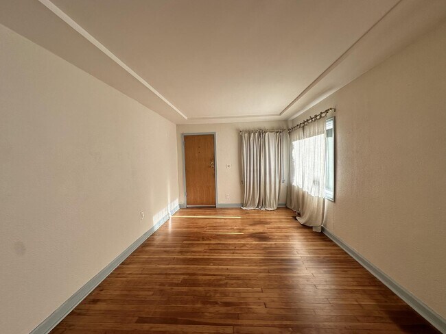 Cute 1BR 1BA Bungalow w/ Large, Fenced Backyard and AC