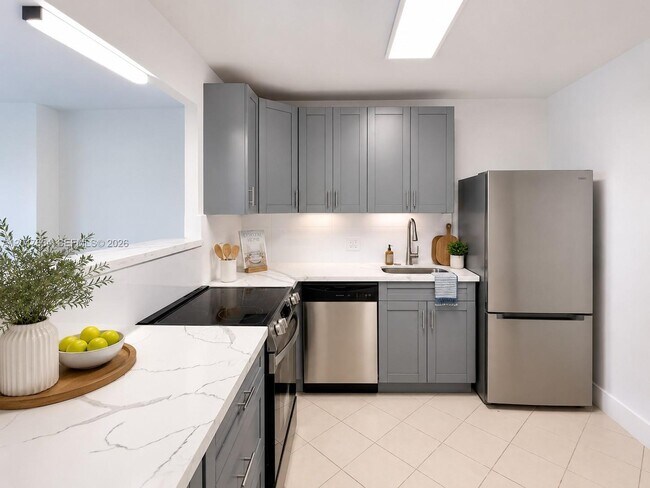 2801 NE 183rd St Unit 208W
