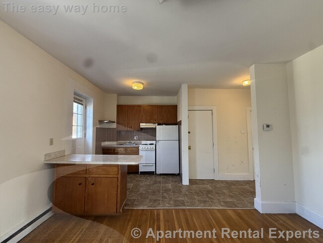 Building Photo - 43 Bow St Unit #3 Rental