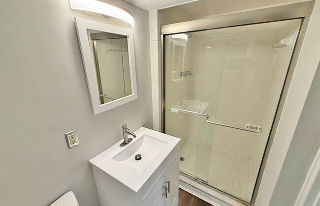 Photo - 458 Wood Ave Unidad 458-05