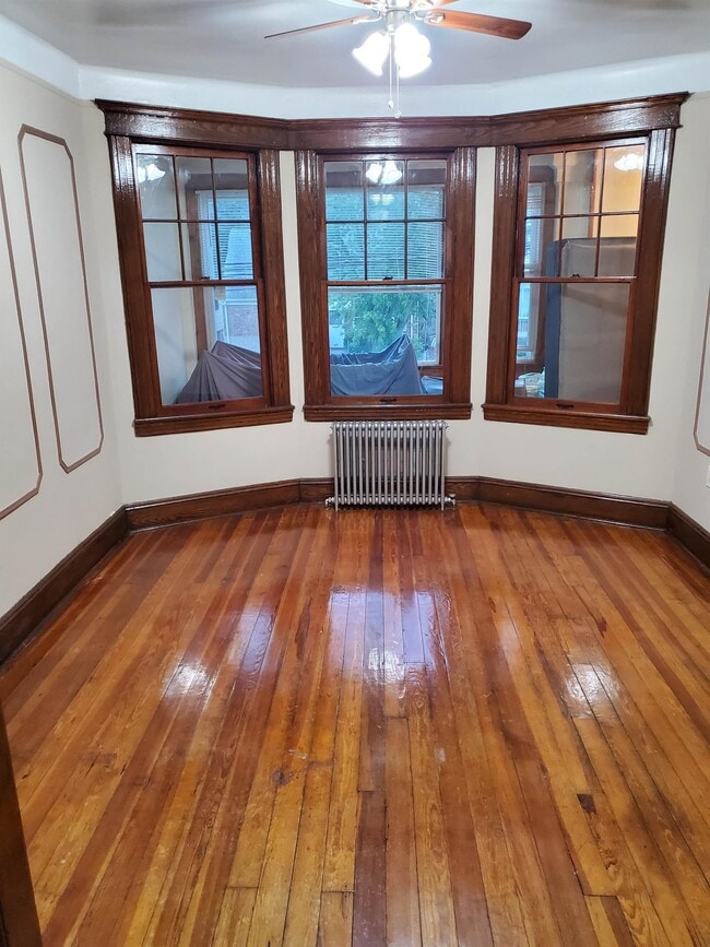 Photo - 387 Ave E