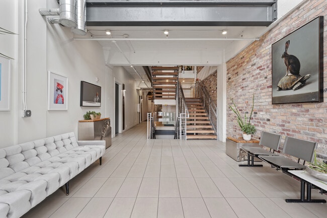 Building Photo - Paragon Station