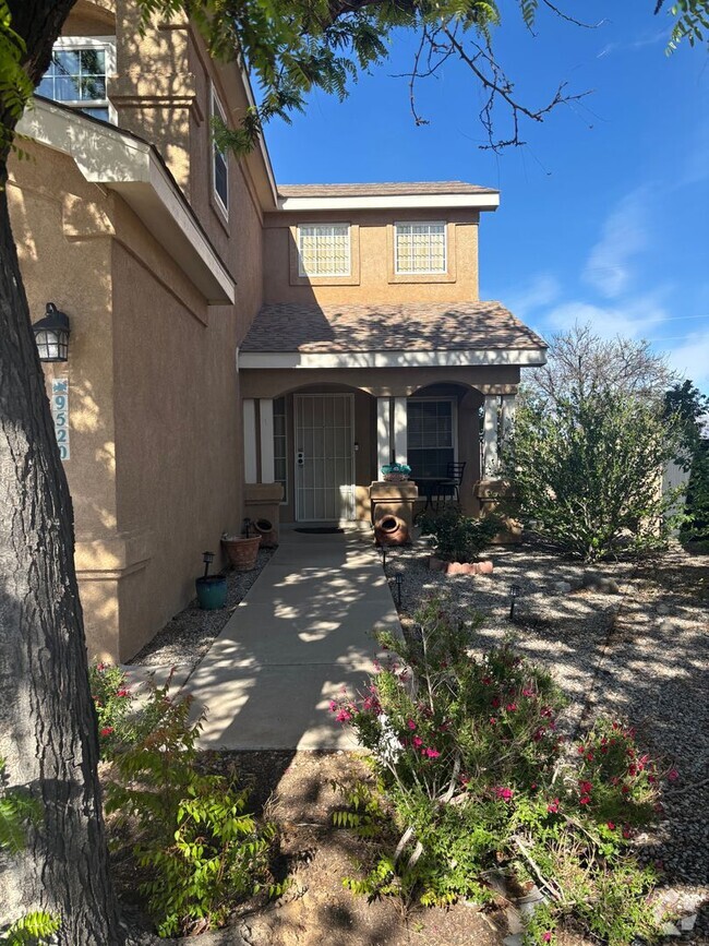 Building Photo - Charming 4-Bedroom Home in a Prime Locatio...