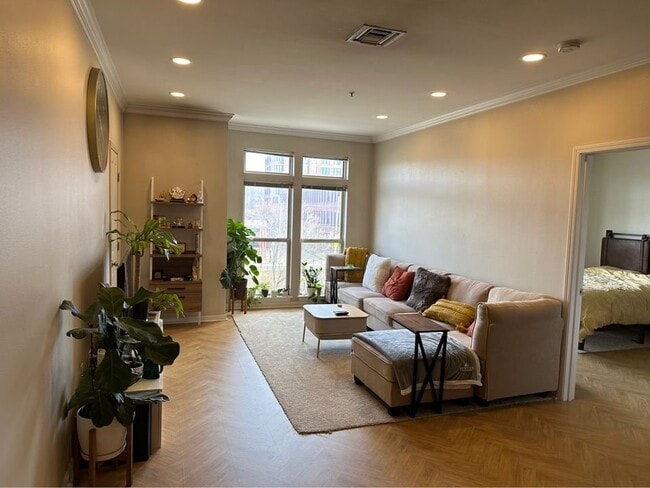 Photo - 903 Providence Pl