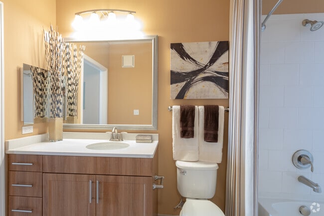 2BR, 2BA - 1,012 SF