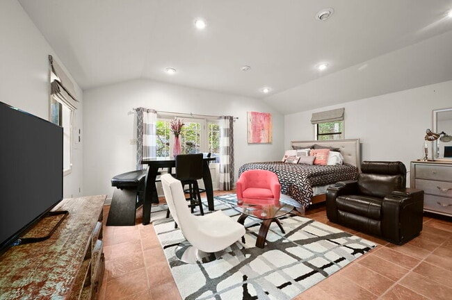 Photo - 4724 Lake Point Ave