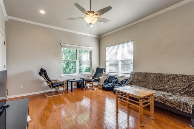 Photo - 3011 Speedway Unit 6