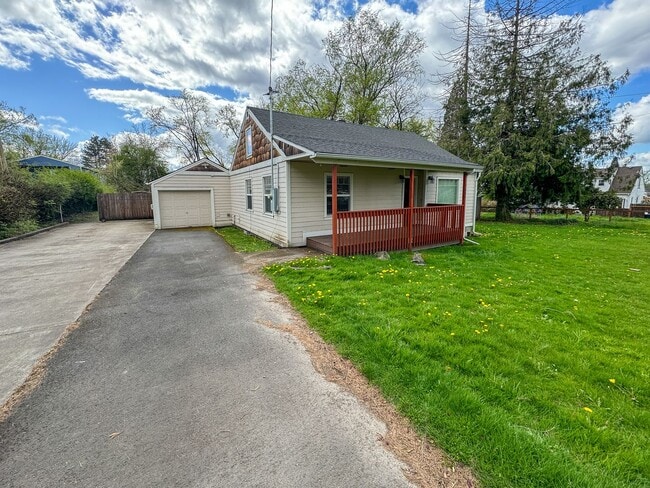 Building Photo - 7008 SW Pine St Rental