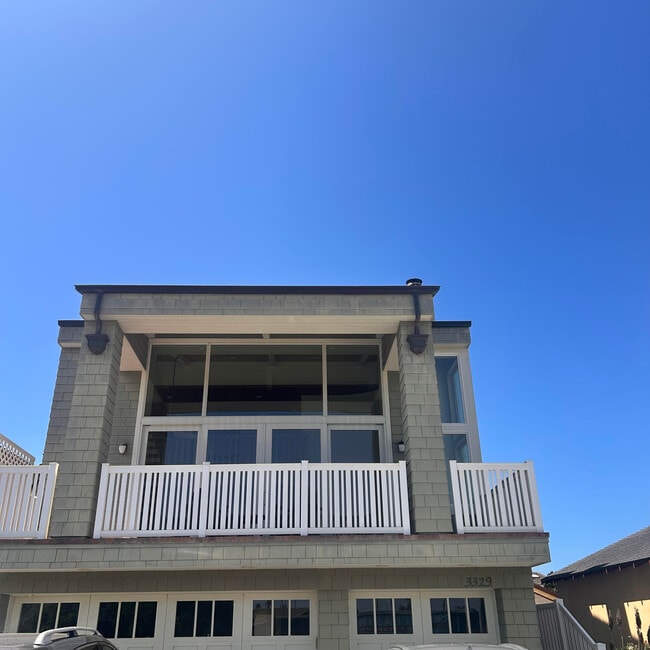 3329 Harbor Blvd