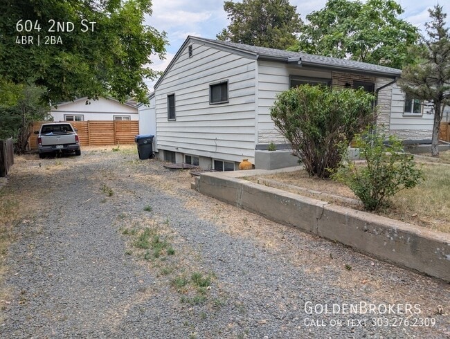 Building Photo - 604 2nd St