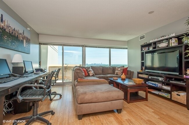 Photo - 1720 Maple Ave Unit 2670