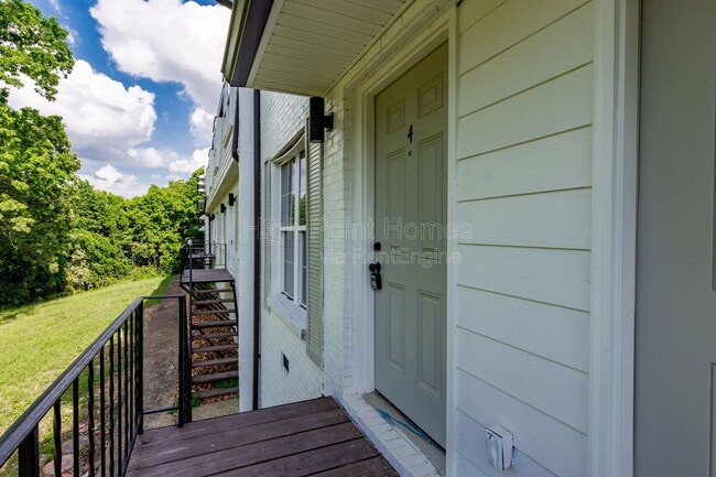 Photo - 400 Gallery Ln