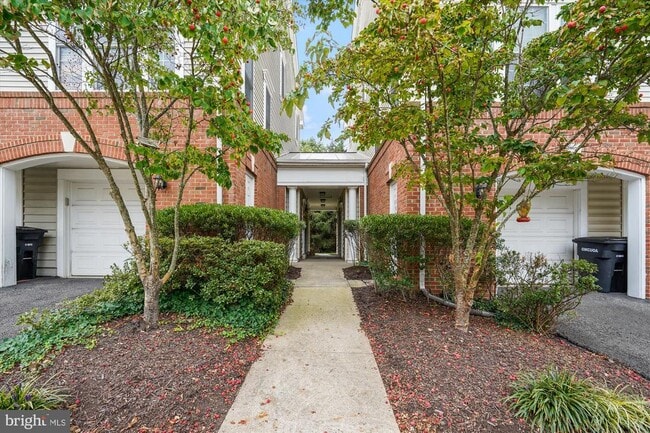 Building Photo - 3549 Huntley Manor Ln