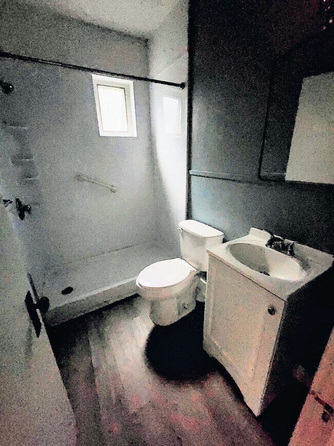 Bath - 529 S Main St Unidad 531
