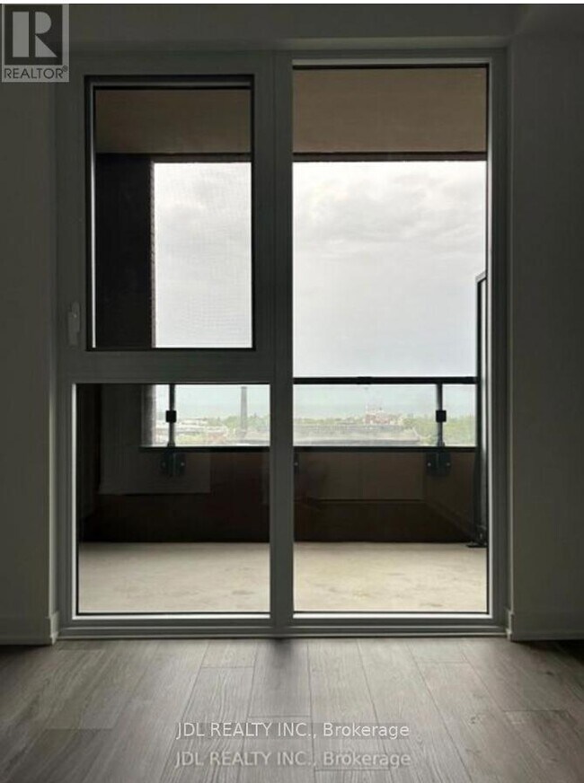 Photo - 285 Dufferin St