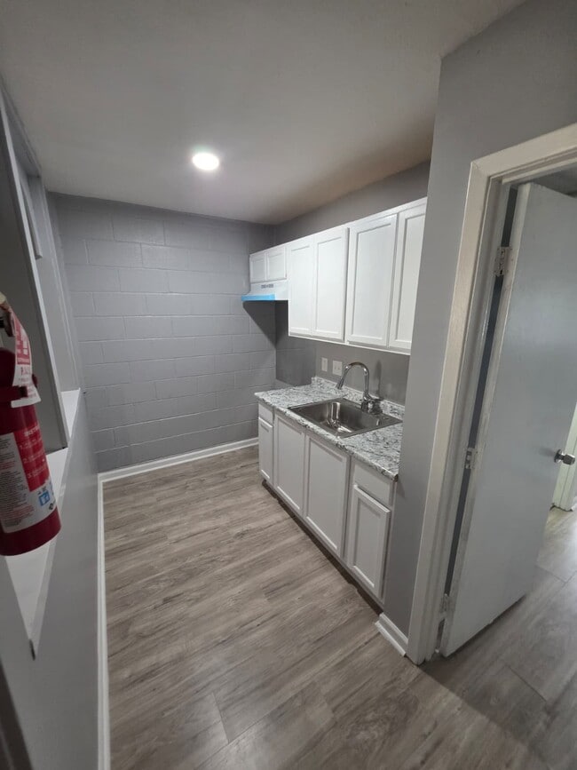 Photo - 1505 N West St Unit 222