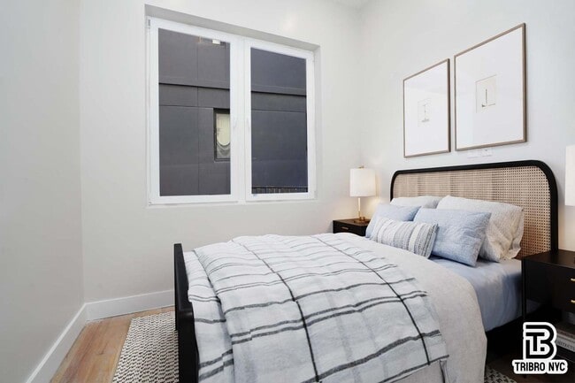 Photo - Flushing Avenue