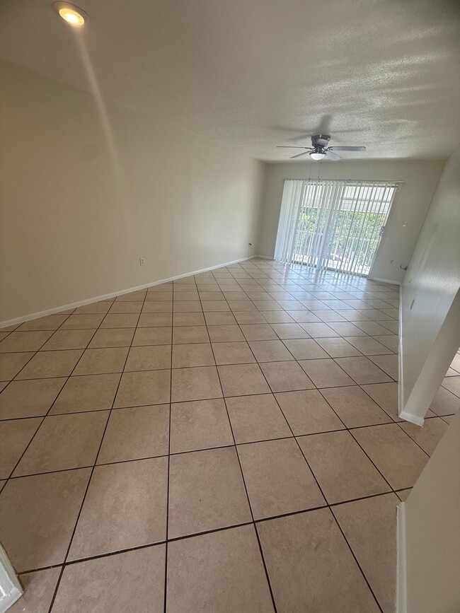 809 W Lancaster Rd Unit I-113