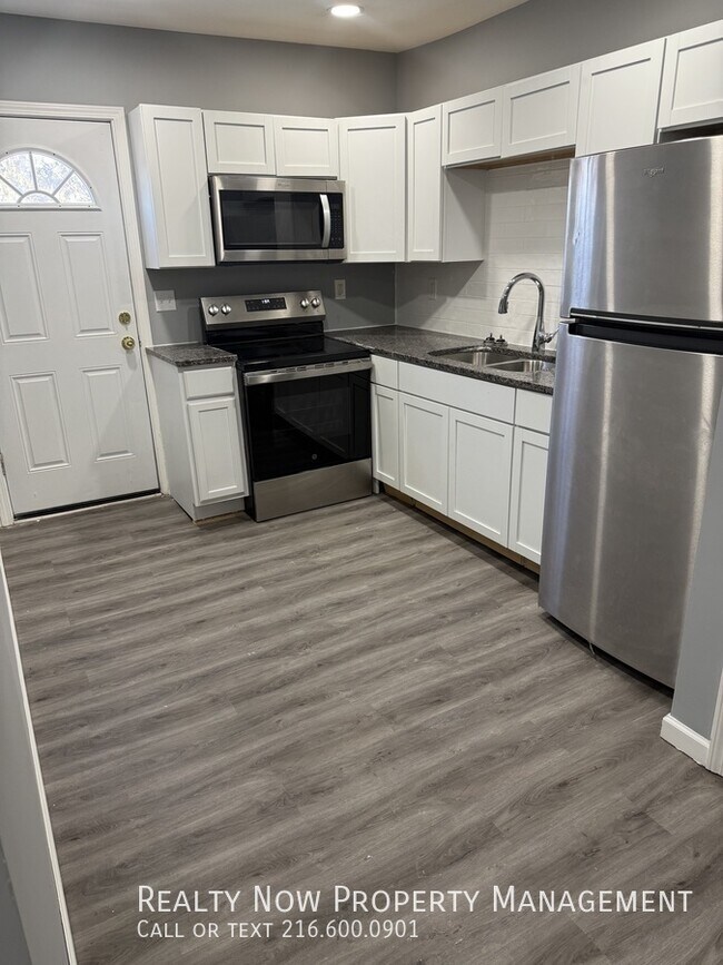 Building Photo - 2054 W 98th St Unit Up