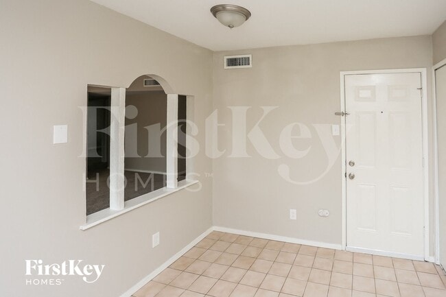 Photo - 2105 Highbury Rd