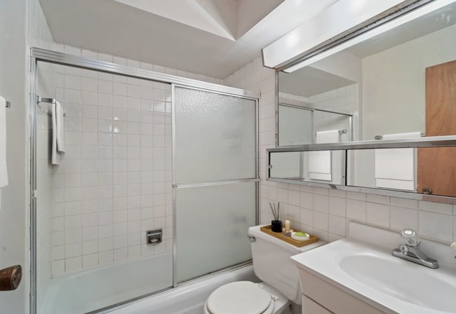 665 W Wrightwood