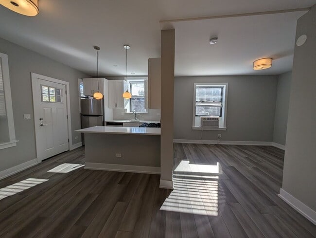 Photo - 3933 N Janssen Ave Unit 3937-E1