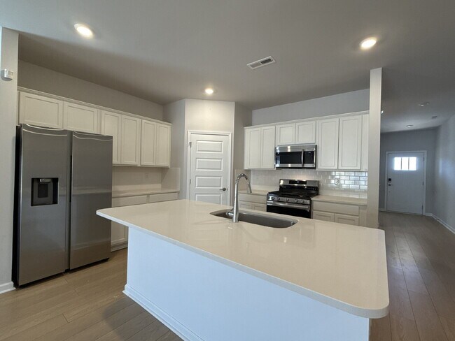 Photo - 280 Shangrila Wy