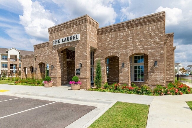 Leasing Office Exterior - The Laurel (OK)