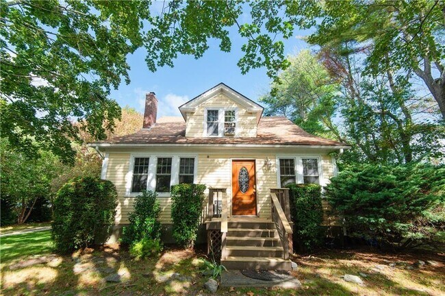 Photo - 556 E Main Rd