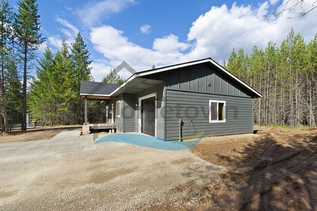 Photo - 2 Bedroom 1 Bathroom Home with a Single Car Garage Available in Blanchard!