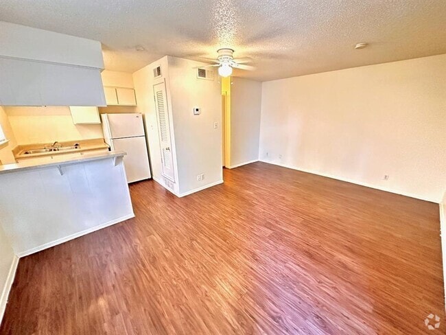Building Photo - 4204 Speedway Unit 202 Rental