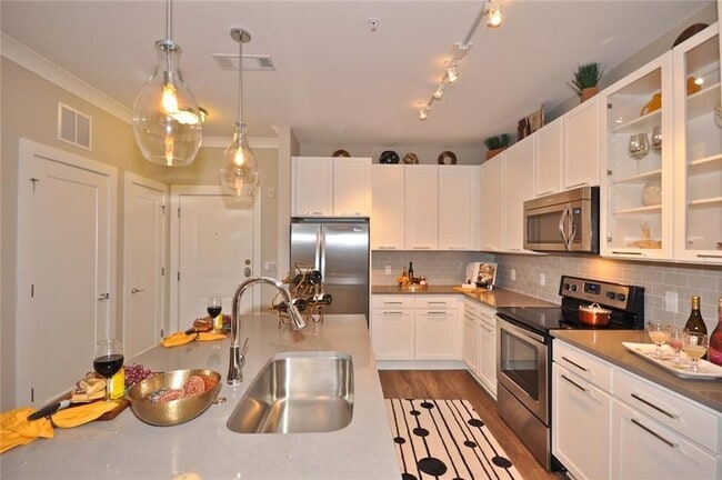 Building Photo - 2875 Crescent Pkwy Rental