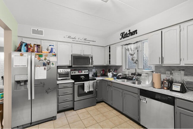 Photo - 11045 Theresa Cir Unidad 2B