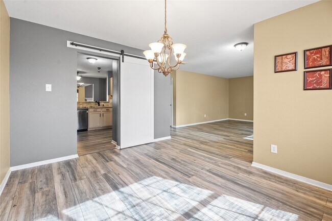 Photo - 9331 Carmalee St