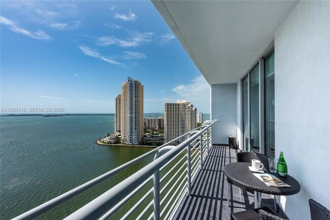 Building Photo - 335 S Biscayne Blvd Unit 2512
