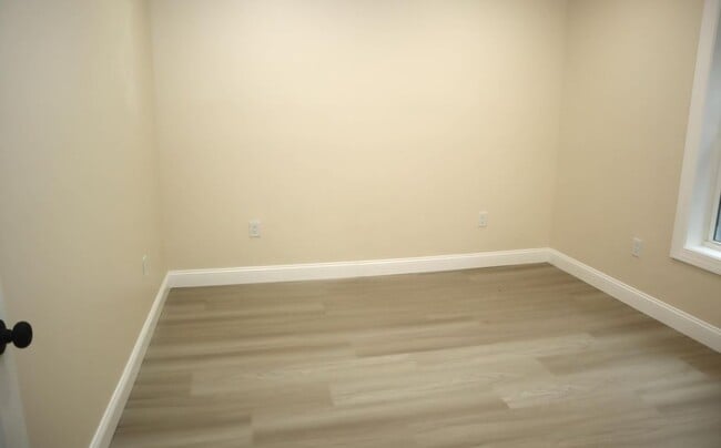 Building Photo - 615 White School House Rd