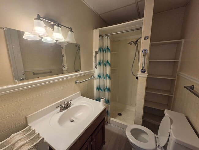 262 W 21st St